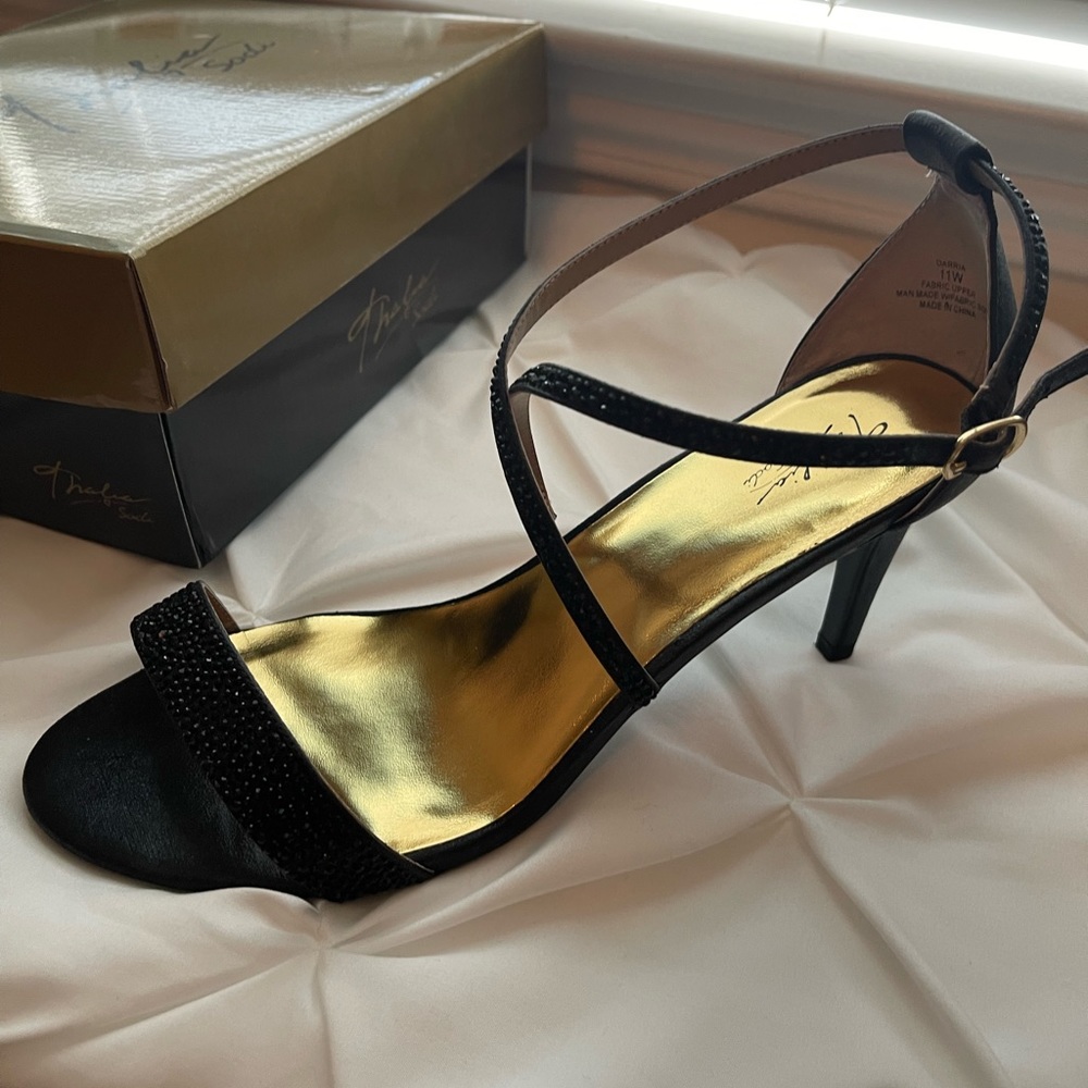 Macys Thalia Sodi black rhinestone strappy heels 11 wide